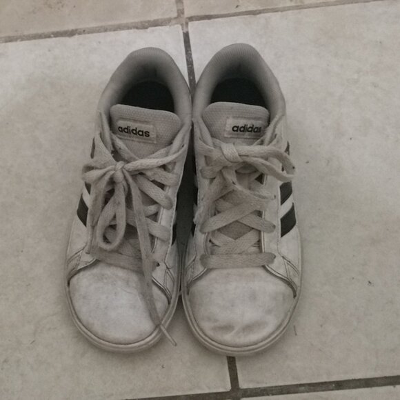 Little boys size 13 Adidas - Picture 1 of 2
